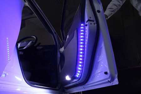 後方アピールLEDに